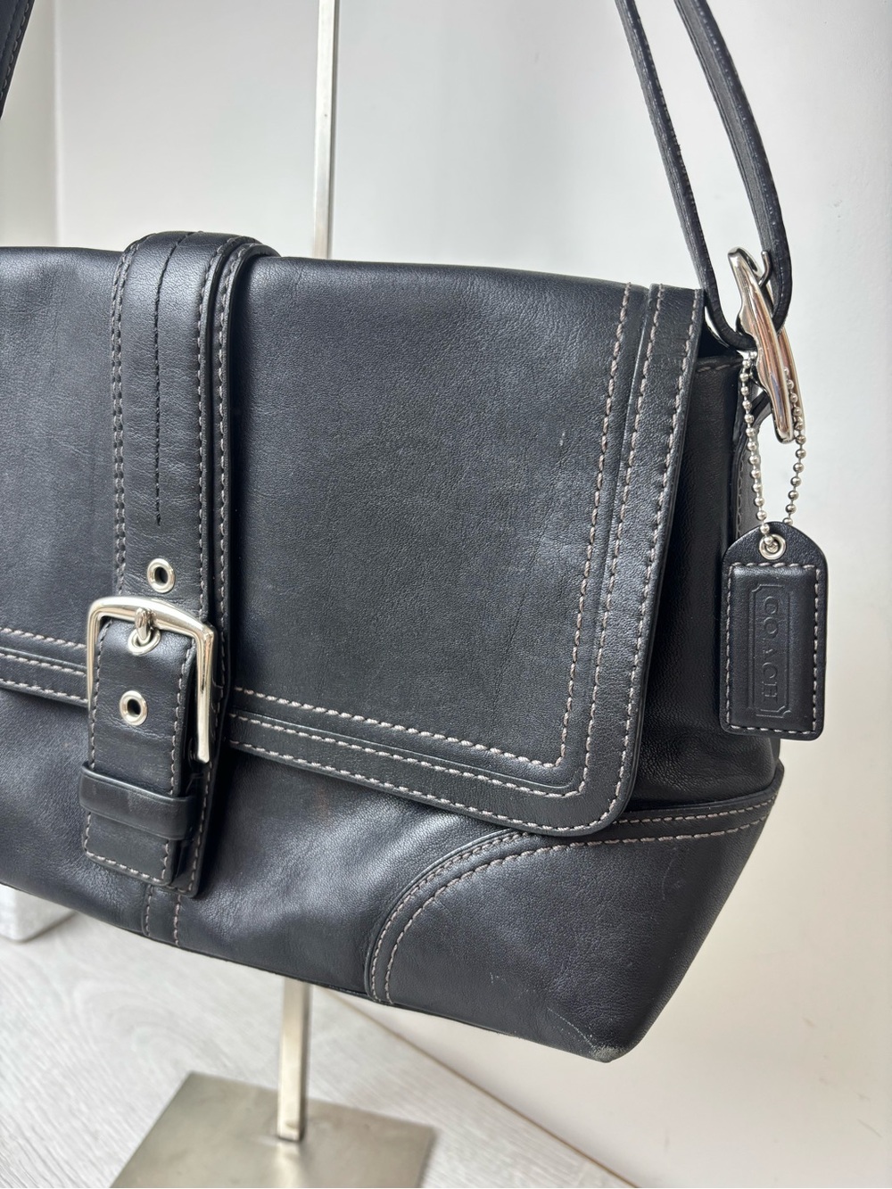 Coach Hampton Black Leather Buckle Flap Shoulder Bag Contrast Stitch Purse - Picture 2 of 14
